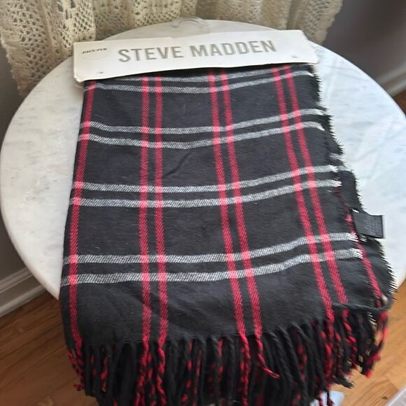 New Steve Madden black and red plaid one size wrap scarf - Picture 1 of 5